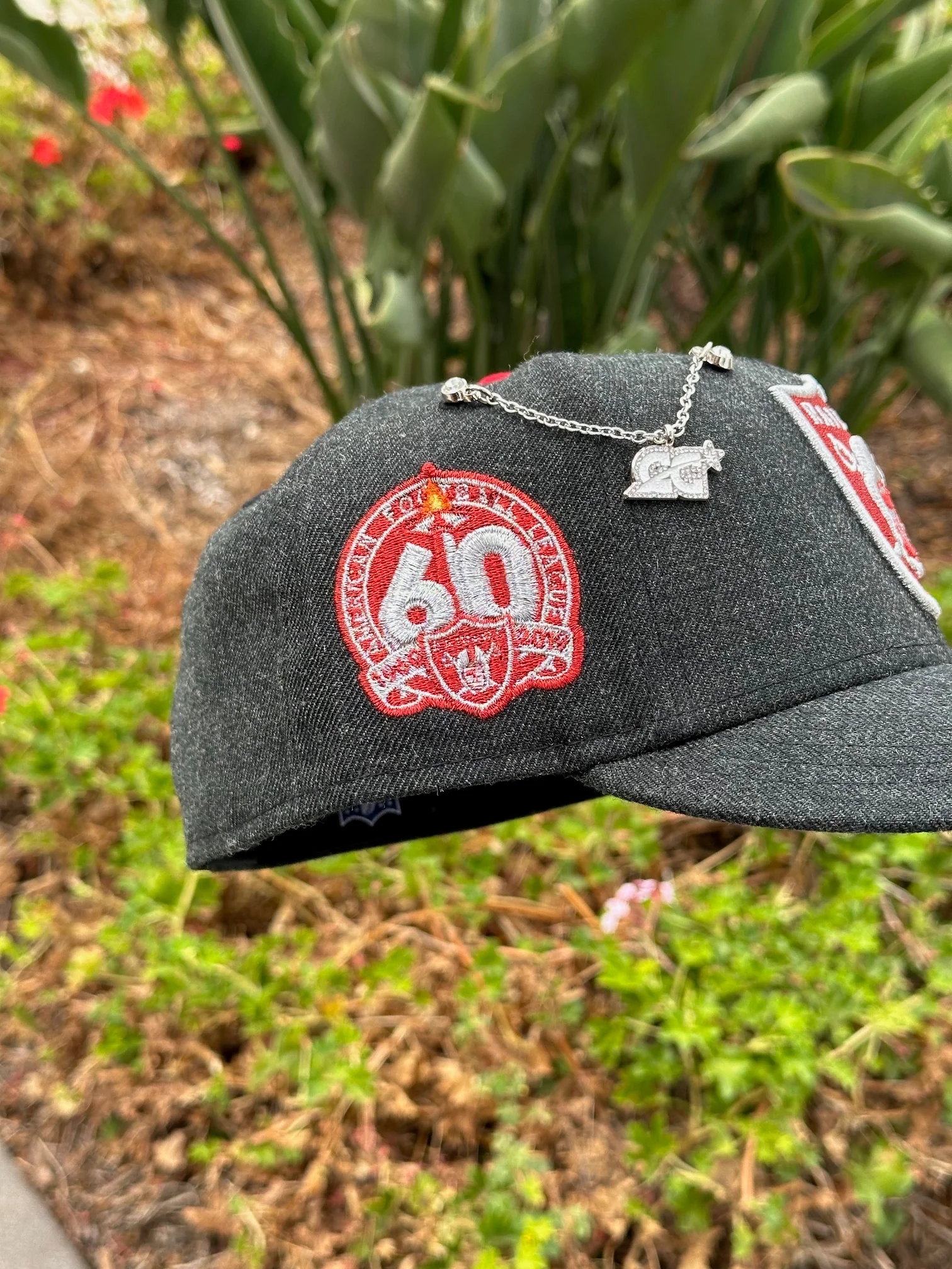 NEW ERA EXCLUSIVE 59FIFTY GREY WOOL LAS VEGAS RAIDERS W/ 60TH ANNIVERSARY SIDE PATCH - Image 4